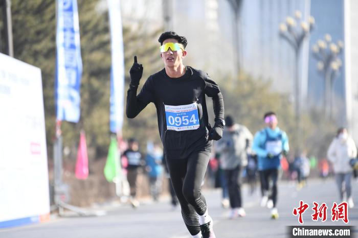 冰点温度下西宁市民开启