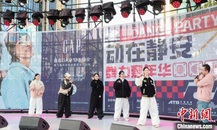 南京西路商圈“舞力嘉年华”与企业运动联赛点