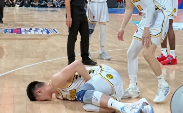 南京同曦内讧崩盘广厦核心重伤广东德比神反转