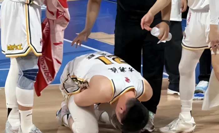 南京同曦内讧崩盘广厦核心重伤广东德比神反转