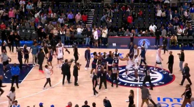 快船大胜森林狼 马瑟林为队友抢球险爆冲突