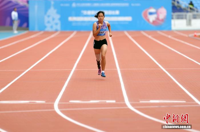 李四双女子800米破世界纪录 湖南队接力夺冠苏炳