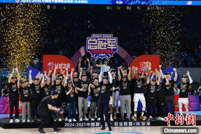 浙江广厦男篮首夺CBA总冠