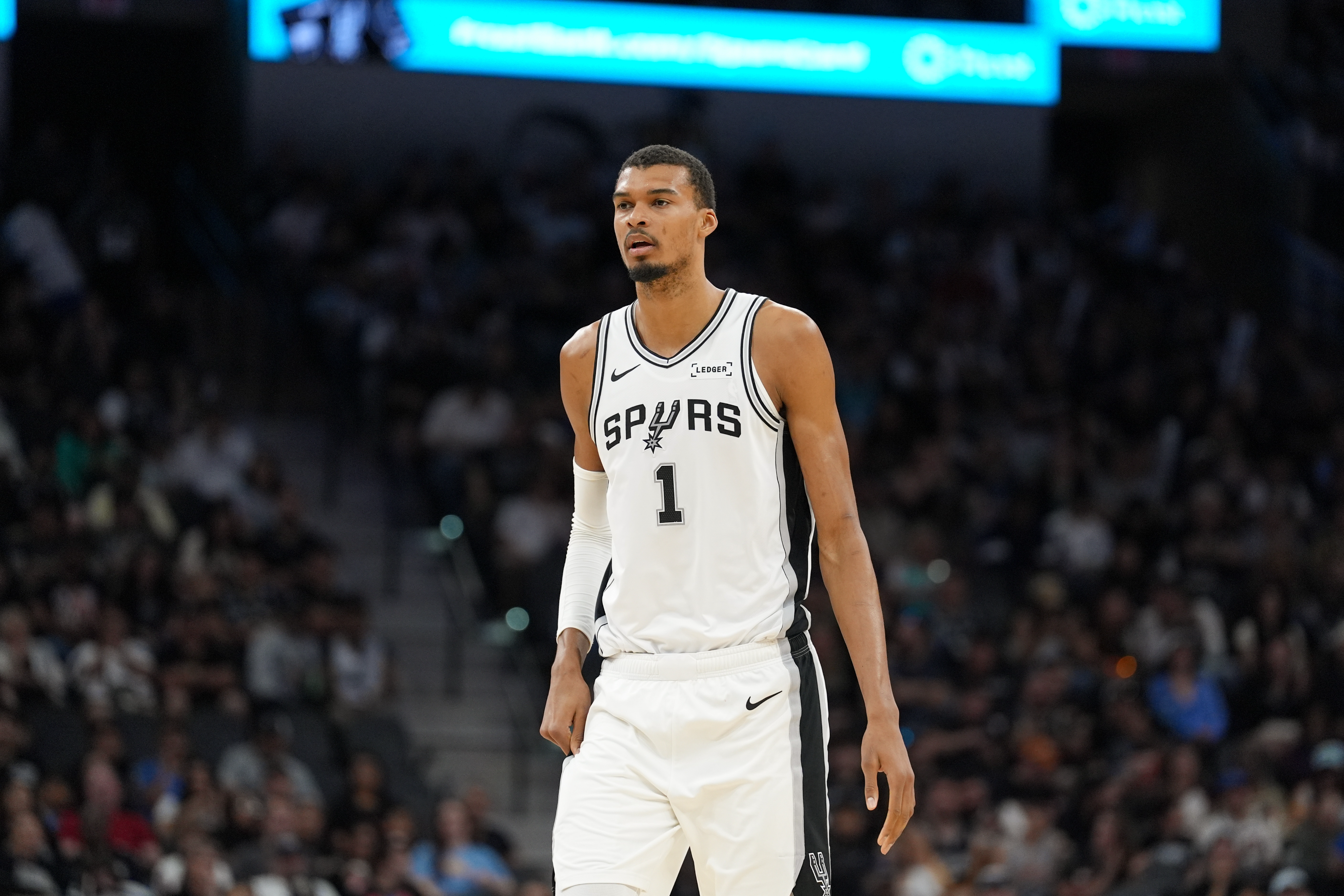 文班亚马41+16率队大胜公牛 创多项历史纪录