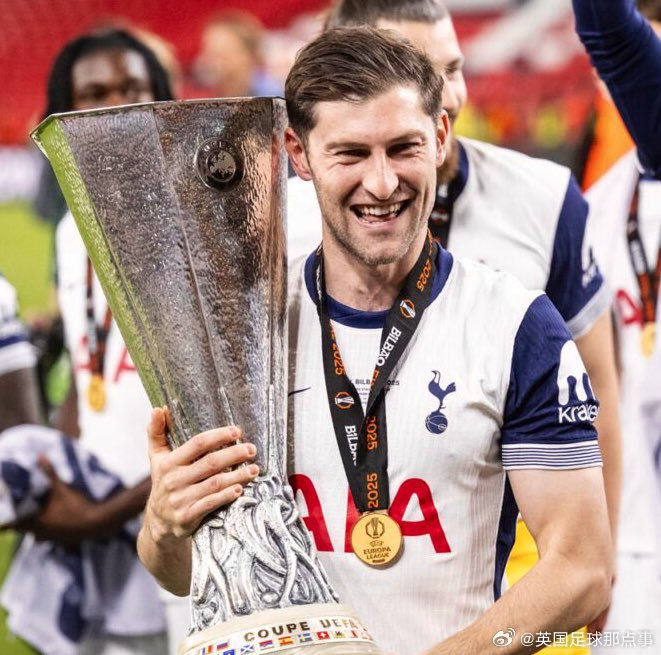 热刺考虑让本·戴维斯临时执教至赛季结束