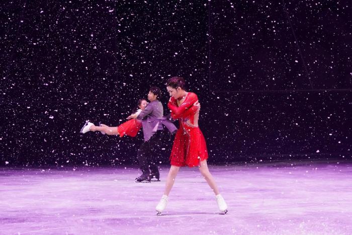 致敬花滑追梦人：张丹张昊再度携手亮相踏冰逐