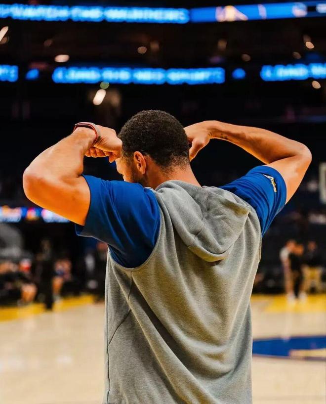 库里复出首战力挽狂澜勇士险遭火箭绝杀