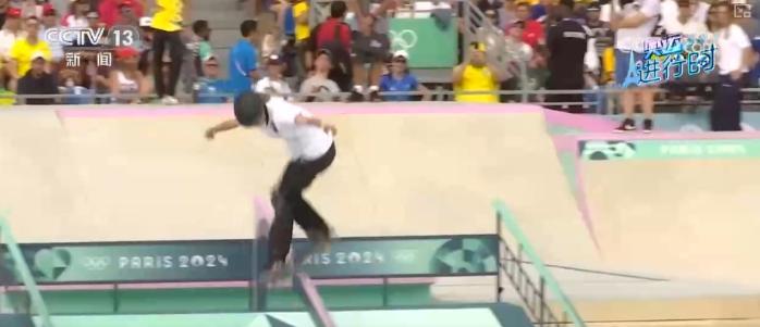 青春正当时：中国奥运小将巴黎滑板赛场奋力拼