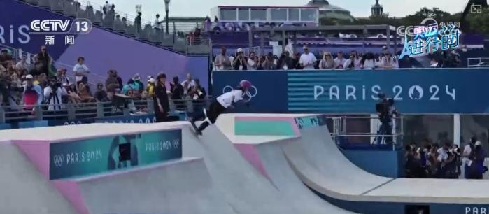 青春正当时：中国奥运小将巴黎滑板赛场奋力拼