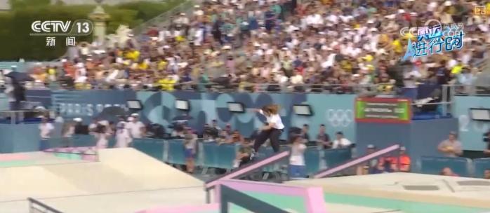 青春正当时：中国奥运小将巴黎滑板赛场奋力拼