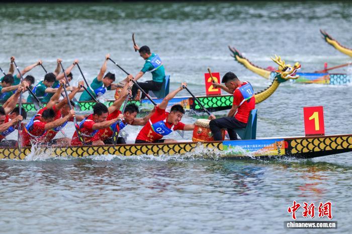 中国军团亚沙会首日狂揽3金1银 龙舟夺金创历史